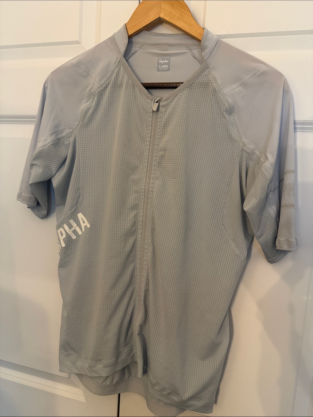 Rapha Men’s XL Light Gray Zip-Front Cycling Jersey